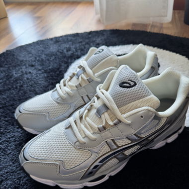 Asics Gel-1130 “Birch/Sheet Rock Taglia 45 – Come nuovo