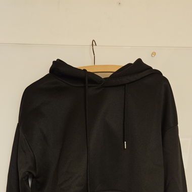 Sweater with lettering