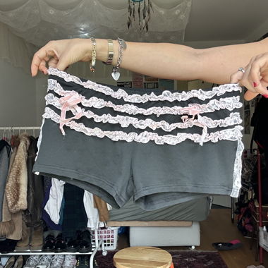 Shorts à bordure en dentelle