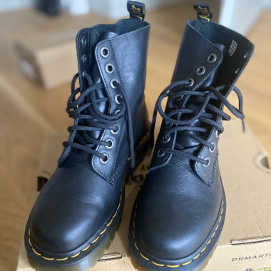 Dr Martens Boots NEW
