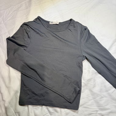 Graues Langarmshirt stradivarius