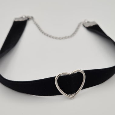 Jewel Samt-Halsband Choker mit Herzanhänger