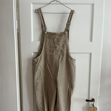 latzhose beige