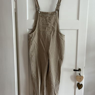latzhose beige