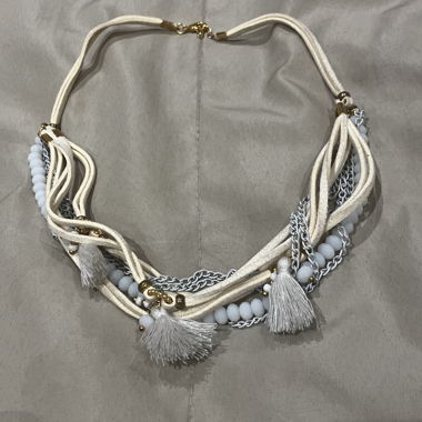 Collier statement avec pompons
