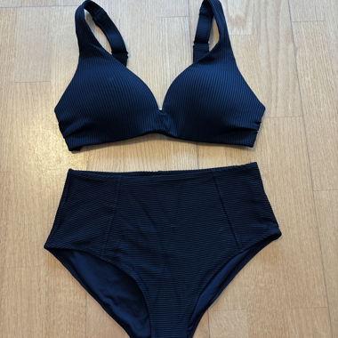 Bikini noir deux-pièces