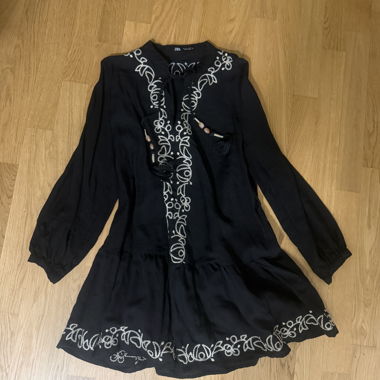 ZARA schwarzes besticktes Tunika-Kleid L