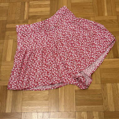 Roter Blumenrock
