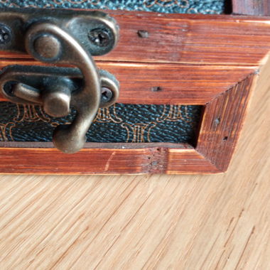 Scatola in legno con serratura