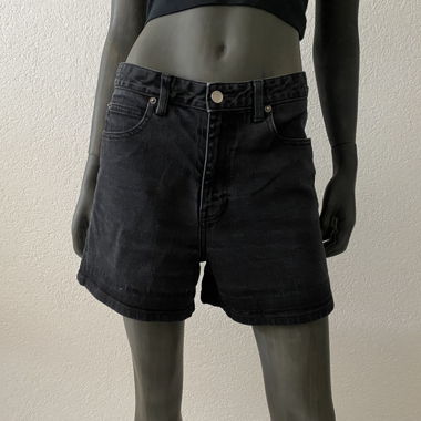Regular Shorts 'Jenn' in Black Denim