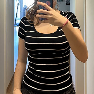 Top à rayures blanches et noires