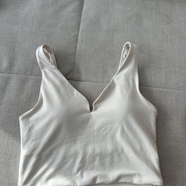 Weisses ärmelloses Top (Sport)