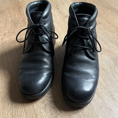 Schwarze Clarks Boots