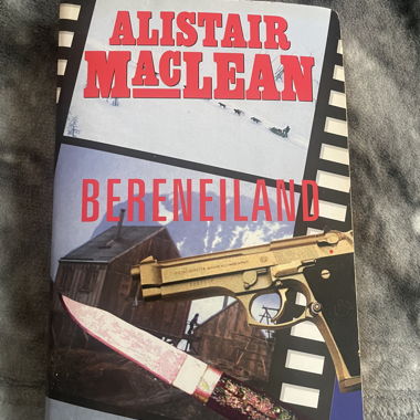 BEAR ISLAND (Bereneiland) par Alistair MacLean