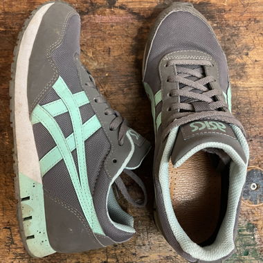 Asics Sneakers