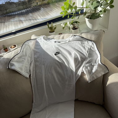 T-shirt bianco Nike