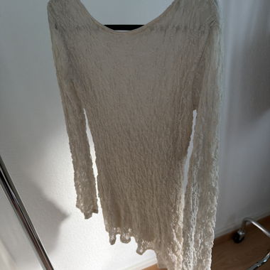 Weisses Kleid aus Spitze tiefer Rückenausschnitt