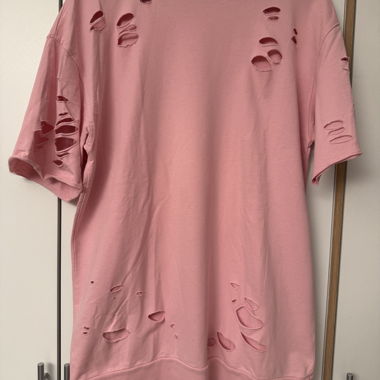 Long-sleeve T-shirt / pink ripped mini dress
