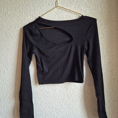 Black Longsleeve with Cut-out