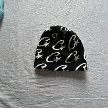 Schwarze Strickmütze