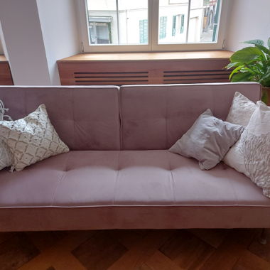 Stylisches Schlafsofa aus Altrosa Samt