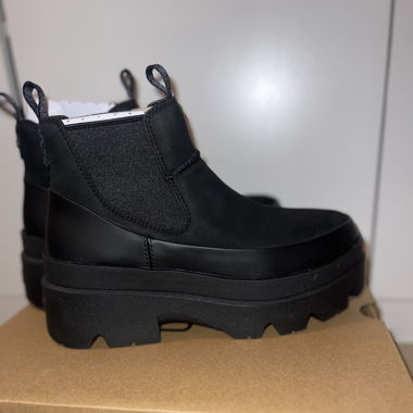 Brandneue UGG Brisbane Originalpreis: 250.-