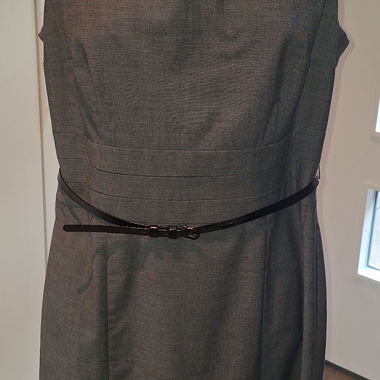 Graues Business-Kleid mit Blazer