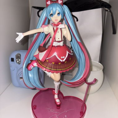 Figurine Miku coeur et ruban