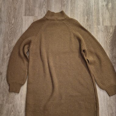 Long brown knitted jumper with stand-up collar
