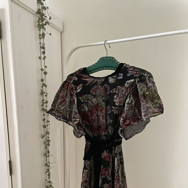 Kleid Samtmuster