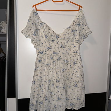 Short-sleeve summer dress with flowers
