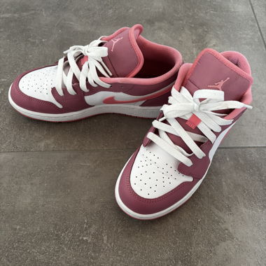 Nike Air Jordan 1