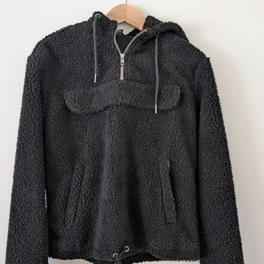 Schwarzer Teddy Fleece Pullover