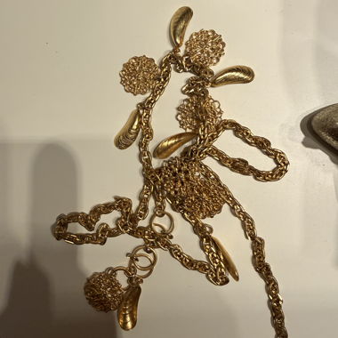 Catena da vita color oro con pendenti