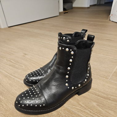 Stiefelette Chelsea mit Nieten schwarz Gr. 38