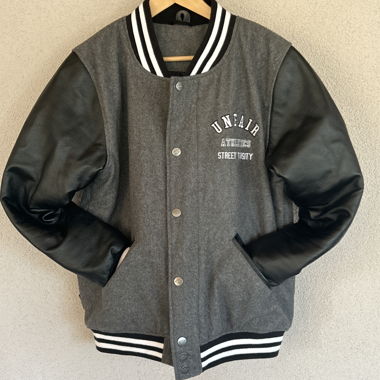 Giacca varsity grigia e nera