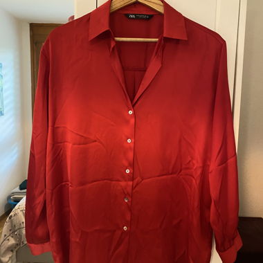 Blusa rossa in raso