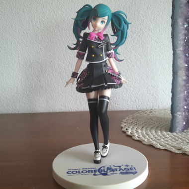Hatsune Miku Project Sekai Anime-Figur auf Sockel