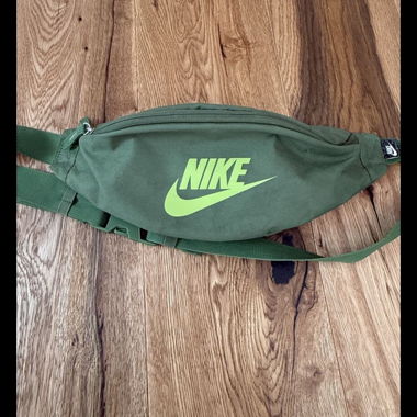 Nike Gurteltasche gruen