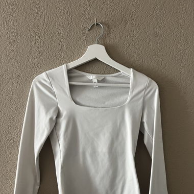 pull blanc col carré 