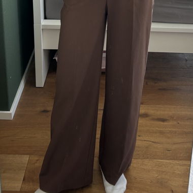 Pantaloni in tessuto larghi marroni Bershka