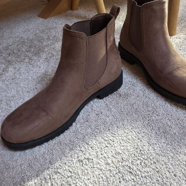 Stivaletti Chelsea in suede marrone