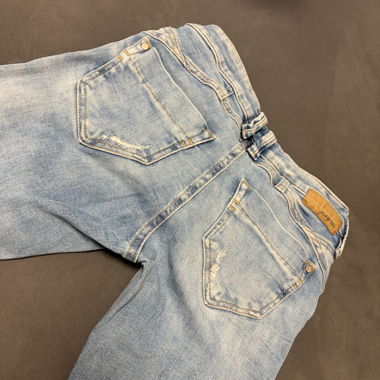 Jeans strappati