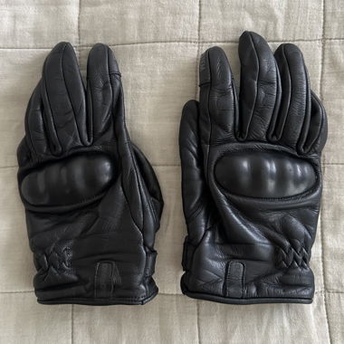Black leather motorcycle gloves (women)