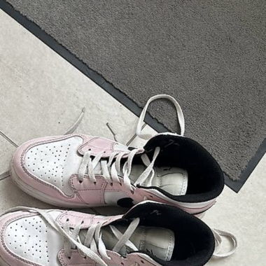 Pink Jordans Size 39
