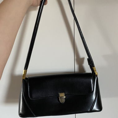 Black Shoulder Bag in Vintage Look