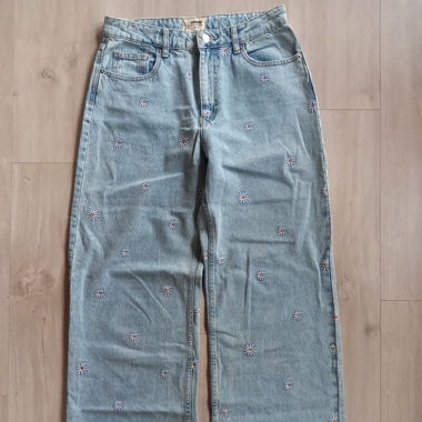 Jeans baggy à motifs brodés