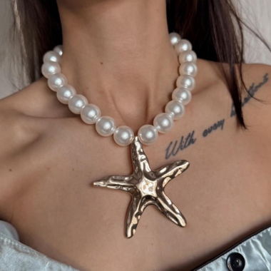 Kette mit Perlen und Seestern
