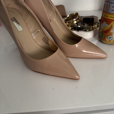 Nude Pumps