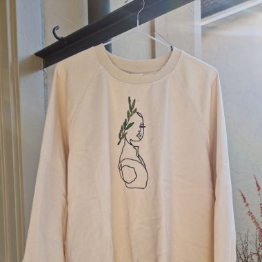 Pullover unique embroidery 